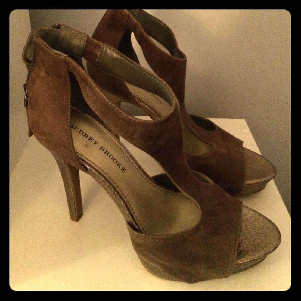 Audrey Brooke grey heels